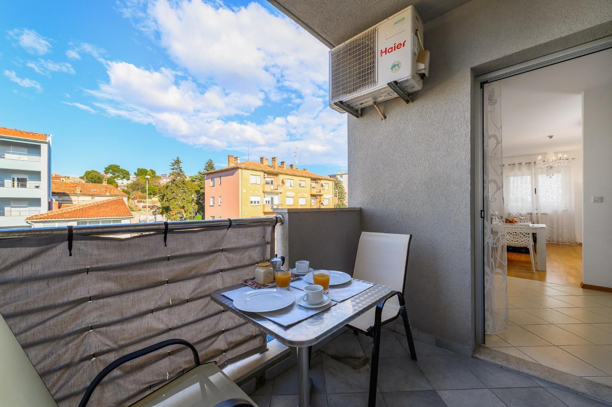 Aureo Apartment Pula Center Екстер'єр фото