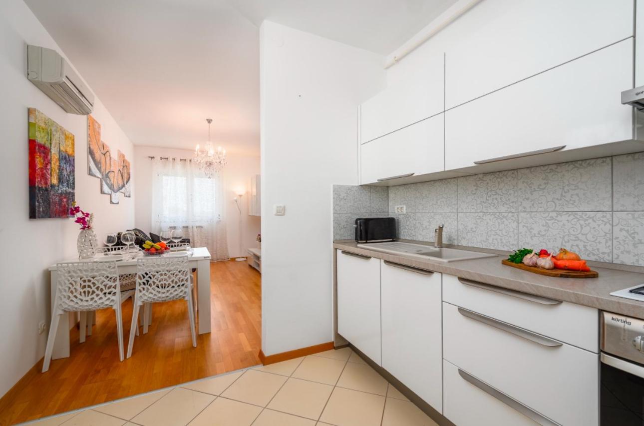 Aureo Apartment Pula Center Екстер'єр фото