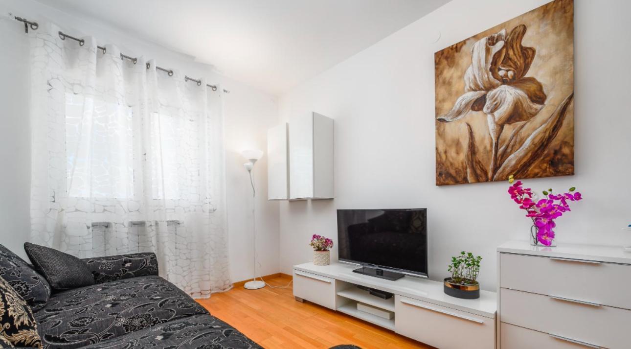 Aureo Apartment Pula Center Екстер'єр фото