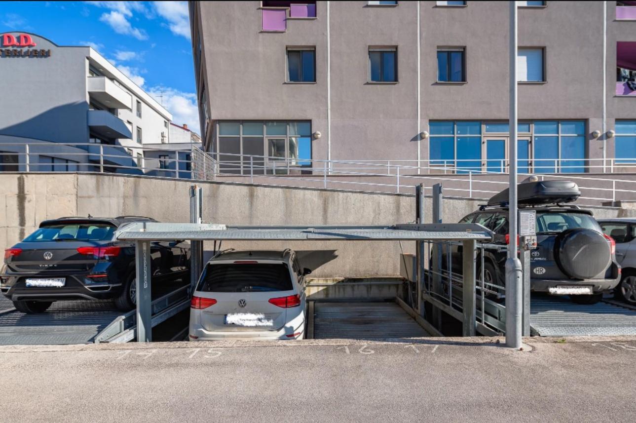Aureo Apartment Pula Center Екстер'єр фото